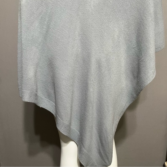 SOLD❌❌❌83 Pale Blue Poncho - Picture 4 of 5